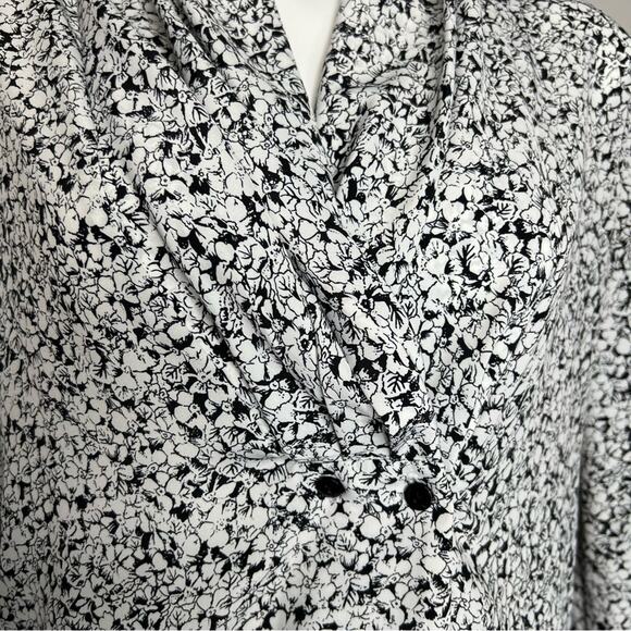 Vintage 80s floral button down blouse black white v-neck size 8 - Picture 3 of 6